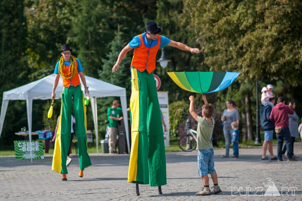 Gólyalábas show